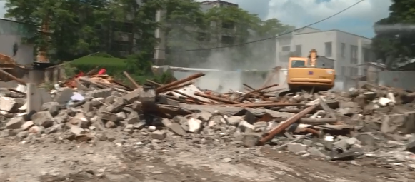 澄海區(qū)強(qiáng)力整治違規(guī)建筑 拆除7.336畝違規(guī)建筑物，涉及29戶(hù)